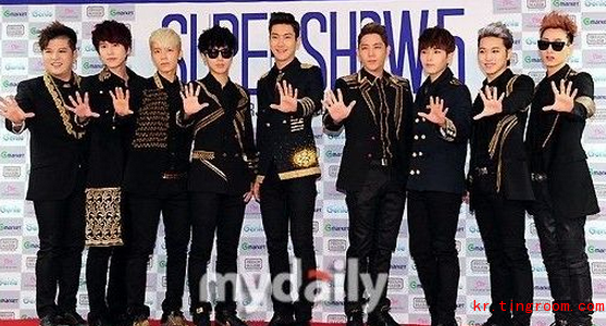 Superjunior的经纪公司12日宣布,Superjunior的新唱片将在9月举行的Superjunior演唱会“Super show”之前发售,这次发售的将是Superjunior的正式专辑,不久前从军队退役的李特也将参加Superjunior的新专辑活动。