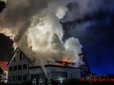  Im Ort Herrenberg hat in der Nacht zum Freitag ein Haus gebrannt. Den Bewohnern ist aber zum GlÃ¼ck nichts passiert. Foto: Dettenmeyer/SDMG/dpa 