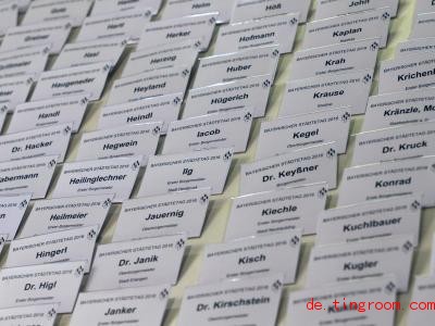  Soooo viele Nachnamen! In Deutschland darf man seinen Namen nicht einfach so ändern. Foto: Karl-Josef Hildenbrand/dpa 