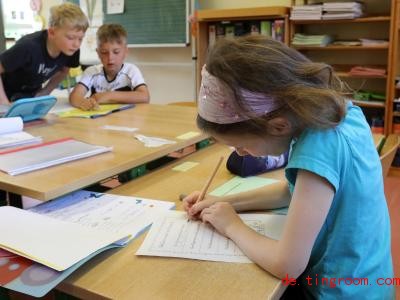  In der Schule soll jedes Kind schreiben lernen. Foto: Bernd Wüstneck/dpa 
