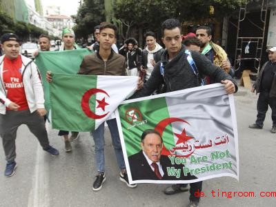  Vor allem junge Menschen in Algerien wollen nicht, dass der alte Präsident noch einmal gewählt wird. Foto: Anis Belghoul/AP/dpa 