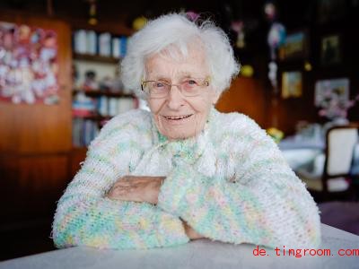  Lisel Heise ist schon 100 Jahre alt. Trotzdem will sie jetzt Politikerin werden. Foto: Uwe Anspach/dpa 