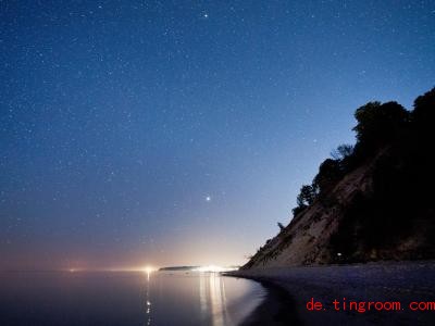  Wer die Sterne am Morgen sehen will, muss früh aufstehen. Mit etwas Glück sieht man jetzt auch Sternschnuppen! Foto: Stefan Sauer/dpa-Zentralbild/dpa 