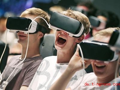  Auf der Gamescom werden neue Spiele vorgestellt. Unter anderem auch solche, die mit einer VR-Brille gespielt werden können. Foto: Oliver Berg/dpa 