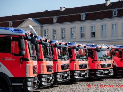  Die Feuerwehr in der Stadt Berlin hat neue Lösch-Fahrzeuge bekommen. Foto: Paul Zinken/dpa 