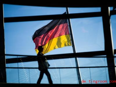  Seit 29 Jahren ist Deutschland wieder vereinigt. Davor gab es zwei deutsche Staaten. Foto: Gregor Fischer/dpa 