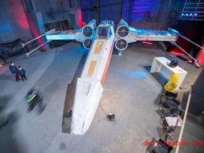  Diesen X-Wing haben Star-Wars-Fans nachgebaut. Foto: Jens Büttner/dpa-Zentralbild/dpa 