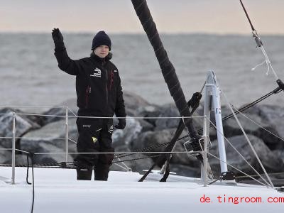  Greta Thunberg ist gerade mit dem Schiff auf dem Weg nach Europa. Foto: Rob Ostermaier/The Virginian-Pilot/AP/dpa 