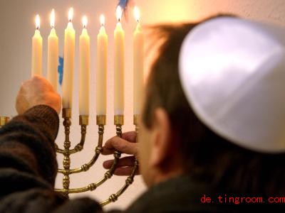  Juden weltweit feiern ab So<em></em>nntag acht Tage lang das Fest Chanukka. Foto: Patrick Pleul/dpa-Zentralbild/dpa 