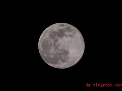  Wie groÃ ist der Mond? Mal sieht er grÃ¶Ãer aus, mal kleiner. Foto: Marijan Murat/dpa 