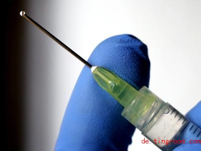  Beim Impfen bekommt man eine Spritze. Foto: Karl-Josef Hildenbrand/dpa 