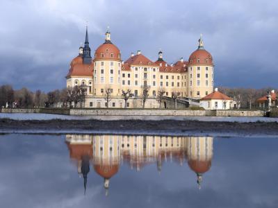  In diesem Schloss wurde vor vielen Jahren der Märchenfilm «Drei Haselnüsse für Aschenbrödel» gedreht. Foto: Sebastian Kahnert/dpa-Zentralbild/ZB 