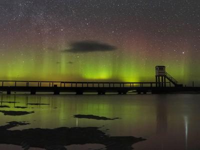  Grüne und rote Polarlichter am Nachthimmel von Großbritannien. Foto: Owen Humphreys/PA Wire/dpa 