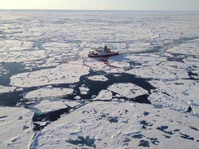  Mit dem Schiff «Polarstern» ließen sich Forschende im Eis der Arktis einfrieren. Foto: Stefanie Arndt/Alfred-Wegener-Institut/dpa 
