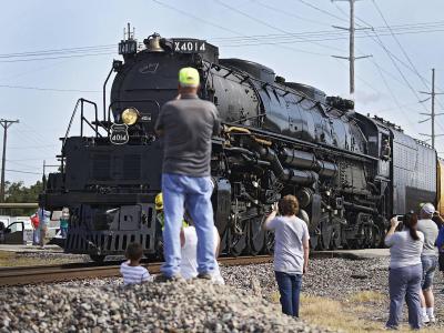  Diese Dampflokomotive ist mächtig groß. Foto: Mike Simon/Tulsa World via AP/dpa 