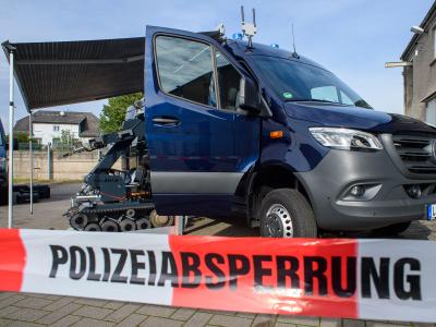  In diesem Fahrzeug transportiert die Polizei Technik für gefährliche Einsätze. Foto: Klaus-Dietmar Gabbert/ZB/dpa 