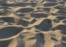 德语习语：Jemandem Sand in die Augen streuen
