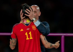 体育：Skandal um Kuss bei Fußball-WM